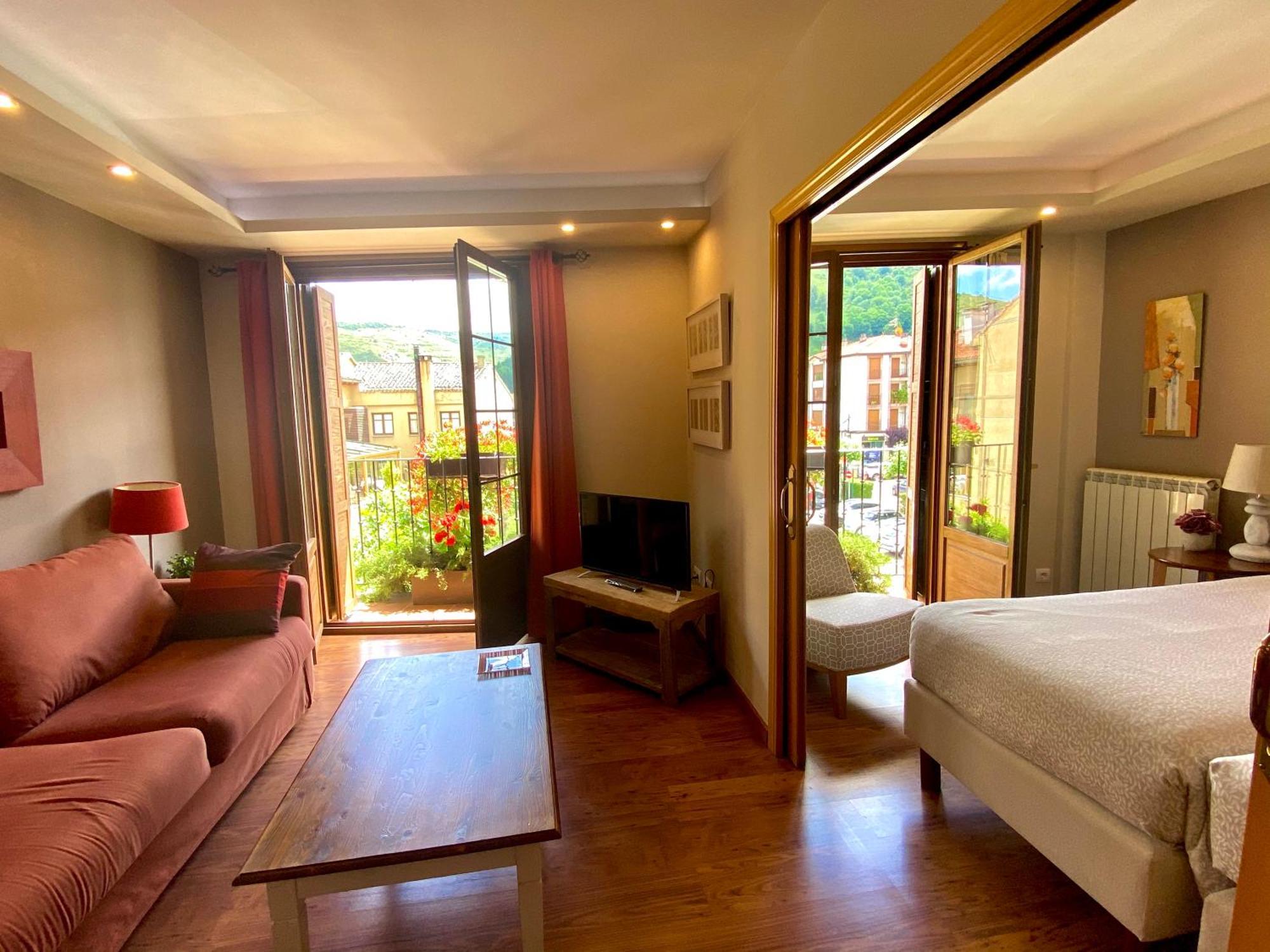 Apartamentos Turisticos Ezcaray Buitenkant foto